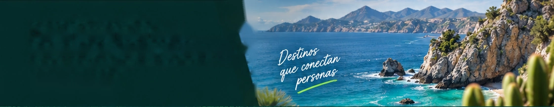 Paisaje costero con acantilados y mar azul